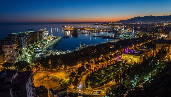 Panorámica de Málaga capital de noche