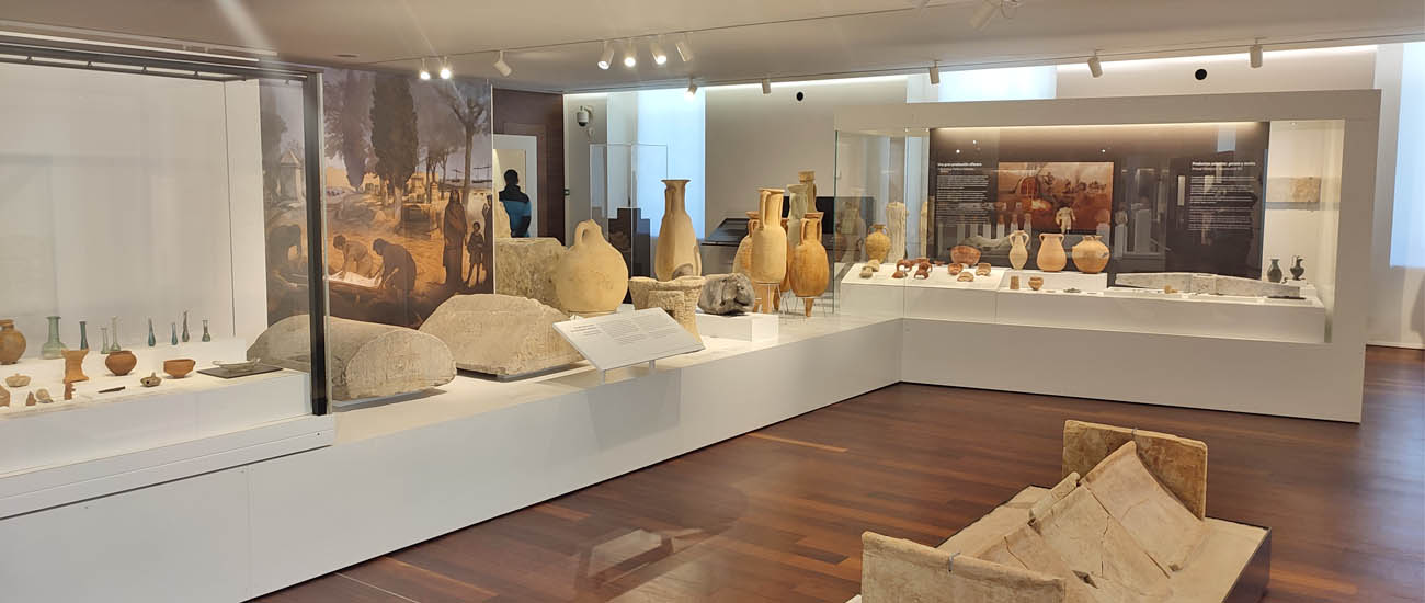 Sala de exposiciones arqueológicas en el Museo de Málaga, una curiosidad que quizá no conocías