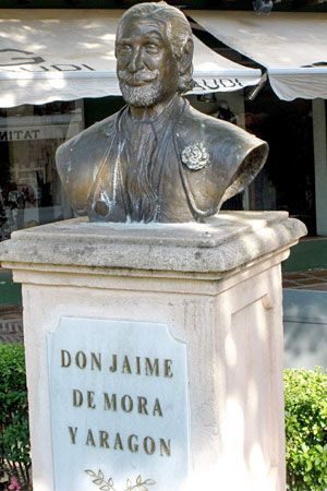 Estatua de Don Jaime de Mora y Aragón en Marbella